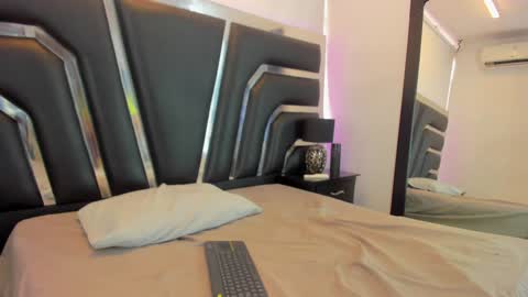 Snapshot of dashafoxxx chatting on December 2024 05:55:01 PM Dasha Foxxx online show from December 2024 05:55:01 PM