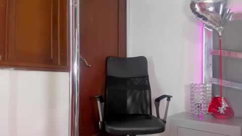 Snapshot of dashafoxxx chatting on February 2025 03:43:01 PM Dasha Foxxx online show from February 2025 03:43:01 PM