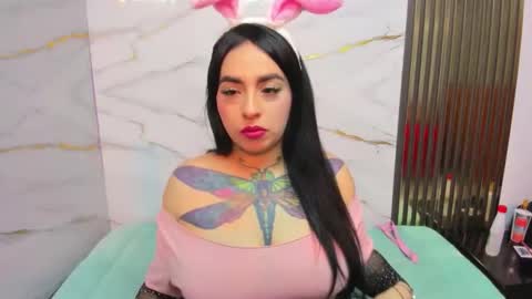 dashamiller_ online show from November 2025 12:40:01 PM