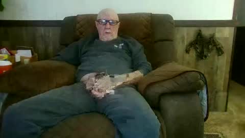 Snapshot of dave571960 chatting on April 2026 10:52:02 AM dave571960 online show from April 2026 10:52:02 AM