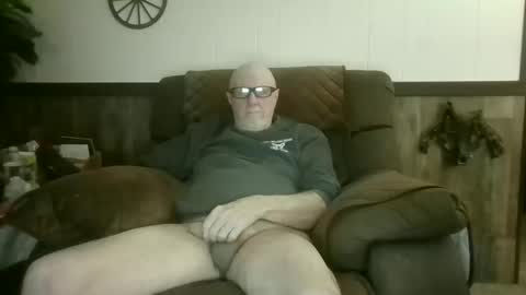 Snapshot of dave571960 chatting on April 2026 10:21:02 AM dave571960 online show from April 2026 10:21:02 AM