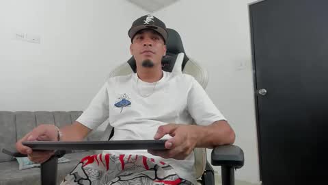 Snapshot of dave_skinnycum420 chatting on October 2025 02:06:01 AM dave online show from October 2025 02:06:01 AM