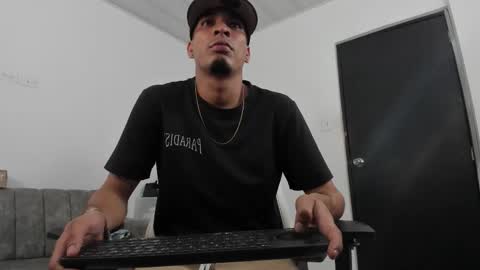 Snapshot of dave_skinnycum420 chatting on October 2025 06:43:01 AM dave online show from October 2025 06:43:01 AM