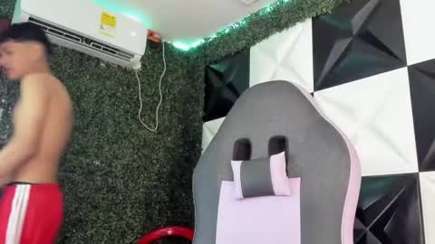 Snapshot of davexxx_ chatting on July 2026 05:13:01 AM Dave online show from July 2026 05:13:01 AM