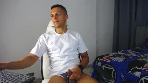 Snapshot of davisito7 chatting on December 2024 07:44:02 AM David Angel online show from December 2024 07:44:02 AM