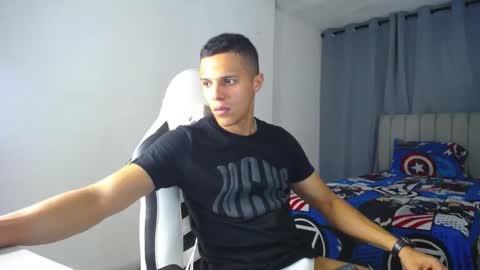 Snapshot of davisito7 chatting on January 2025 02:43:02 AM David Angel online show from January 2025 02:43:02 AM