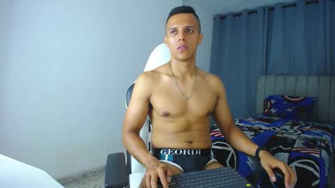 Snapshot of davisito7 chatting on January 2025 04:58:02 AM David Angel online show from January 2025 04:58:02 AM