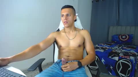 Snapshot of davisito7 chatting on February 2025 05:30:01 AM David Angel online show from February 2025 05:30:01 AM