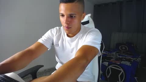 Snapshot of davisito7 chatting on March 2025 04:30:02 AM David Angel online show from March 2025 04:30:02 AM