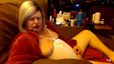 Snapshot of dawndoesall chatting on January 2025 11:12:01 PM dawndoesall online show from January 2025 11:12:01 PM