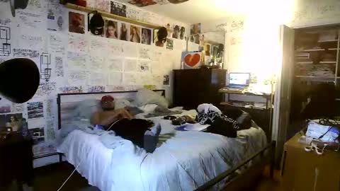 dbeamon92 online show from February 2026 01:47:02 AM