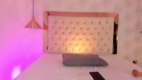 dea_athenea online show from November 2025 02:13:01 PM