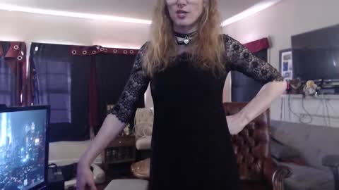 Snapshot of deadpuddle chatting on February 2026 07:29:01 PM Sophie Warren online show from February 2026 07:29:01 PM