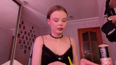 Snapshot of deanacharon chatting on May 2026 09:05:02 AM Dee online show from May 2026 09:05:02 AM