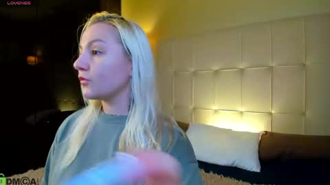 Debbie Mon Tue Fri Sun Sat GMT 3 1000am - 0400pm  online show from April 2026 05:21:02 PM