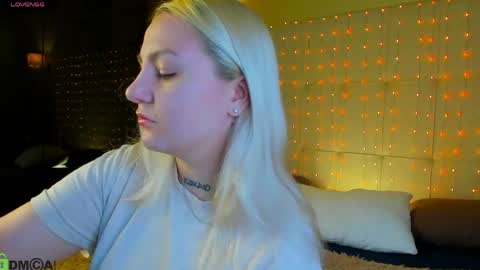 Debbie Mon Tue Fri Sun Sat GMT 3 1000am - 0400pm  online show from April 2026 05:27:01 PM