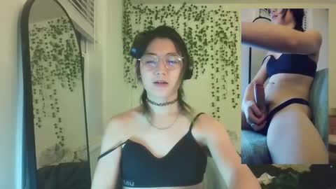 Snapshot of deciduousdoll chatting on October 2025 05:11:02 AM deciduousdoll online show from October 2025 05:11:02 AM