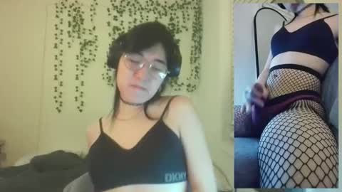 deciduousdoll online show from December 2025 07:06:02 AM