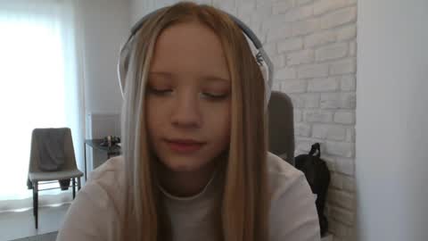 Snapshot of deeannnye chatting on May 2026 04:02:01 PM Amanda online show from May 2026 04:02:01 PM