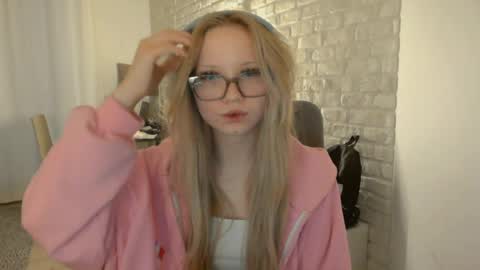 Snapshot of deeannnye chatting on May 2026 07:29:01 PM Amanda online show from May 2026 07:29:01 PM
