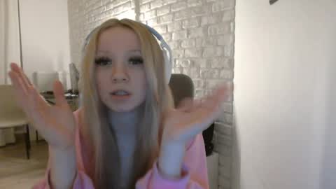Snapshot of deeannnye chatting on May 2026 09:20:02 PM Amanda online show from May 2026 09:20:02 PM