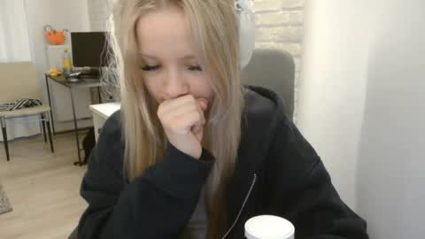 Snapshot of deeannnye chatting on June 2026 07:37:02 PM Amanda online show from June 2026 07:37:02 PM