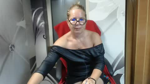 Snapshot of deepintoyourmind chatting on June 2026 02:45:01 AM hi guys i m a cute milf i m here for good time and nice people pls be respectfool and enjoy me online show from June 2026 02:45:01 AM