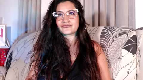 Snapshot of deesseluxure_ chatting on March 2026 05:02:01 AM Andre online show from March 2026 05:02:01 AM