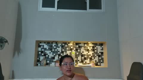 Snapshot of deesseluxure_ chatting on May 2026 05:25:01 AM Andre online show from May 2026 05:25:01 AM