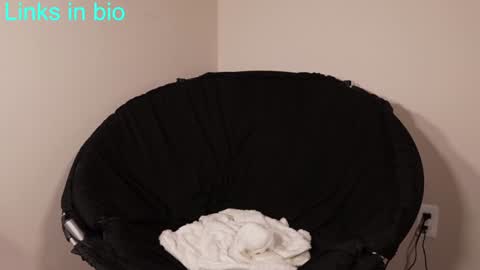 Snapshot of deeyungguy chatting on December 2024 09:58:02 PM more content and goodies online show from December 2024 09:58:02 PM