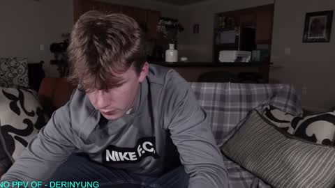 Snapshot of deeyungguy chatting on January 2025 08:14:01 PM more content and goodies online show from January 2025 08:14:01 PM