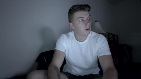 Snapshot of deeyungguy chatting on November 2025 12:05:02 PM more content and goodies online show from November 2025 12:05:02 PM