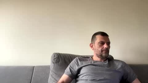 Defloy online show from November 2025 09:39:01 AM