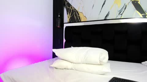 Snapshot of dei_v_48 chatting on December 2024 08:20:01 AM DEIVY online show from December 2024 08:20:01 AM