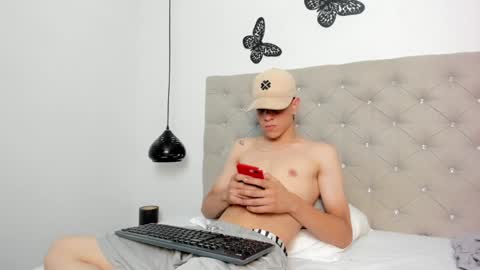 Snapshot of dei_v_48 chatting on February 2025 11:48:01 PM DEIVY online show from February 2025 11:48:01 PM