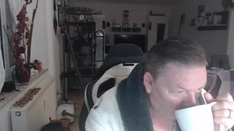 Snapshot of deinprinz2312 chatting on November 2025 05:34:01 AM deinprinz2312 online show from November 2025 05:34:01 AM