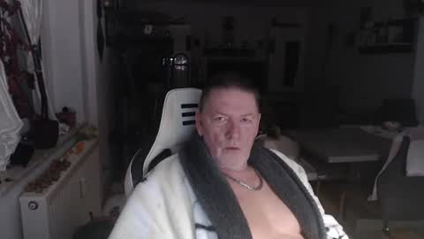 Snapshot of deinprinz2312 chatting on November 2025 04:01:01 AM deinprinz2312 online show from November 2025 04:01:01 AM