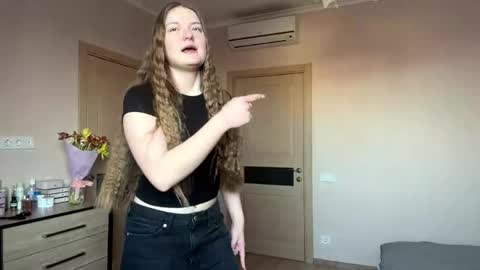 Mila online show from March 2026 05:11:01 AM