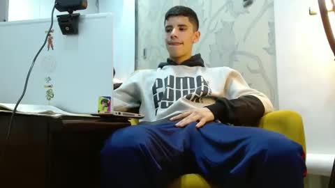 Snapshot of delglo chatting on October 2025 03:43:02 AM delglo online show from October 2025 03:43:02 AM