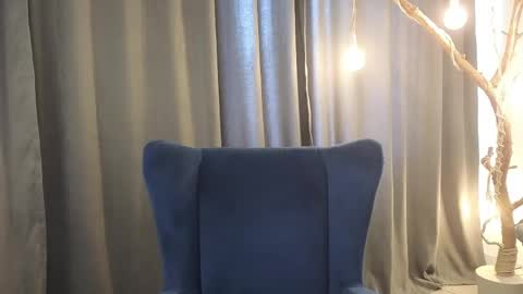 deliaeffy online show from April 2026 02:32:02 PM