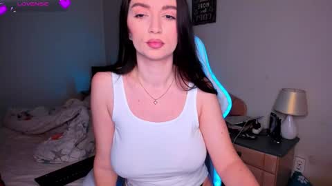 Mila online show from November 2025 06:24:02 AM