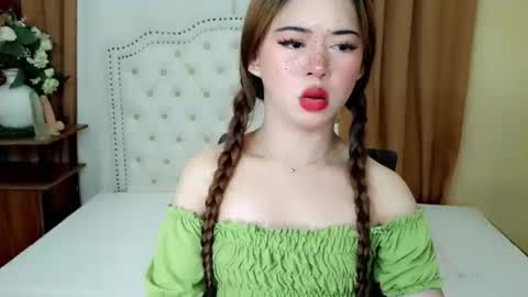 Snapshot of deliciously_sophie chatting on May 2026 02:51:02 AM Sophie online show from May 2026 02:51:02 AM