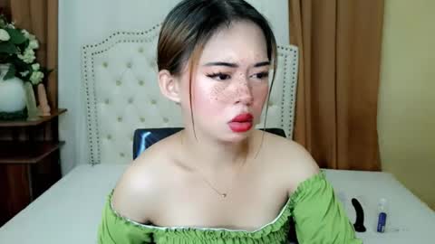 Snapshot of deliciously_sophie chatting on May 2026 03:47:01 AM Sophie online show from May 2026 03:47:01 AM