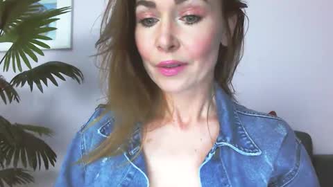 Snapshot of delilah_sweet chatting on May 2026 03:29:02 PM delilah_sweet online show from May 2026 03:29:02 PM