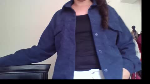 Snapshot of della_helena chatting on December 2025 04:58:02 PM Della Helena online show from December 2025 04:58:02 PM