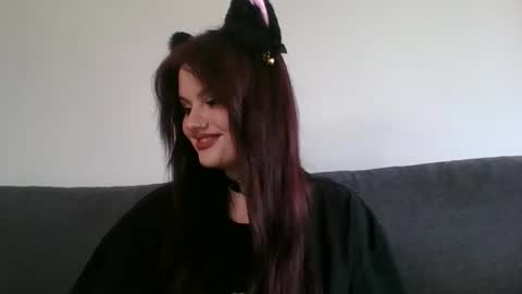 dellacrush_ online show from February 2025 12:30:02 PM