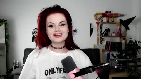 dellacrush_ online show from October 2025 08:48:01 AM