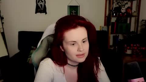 dellacrush_ online show from November 2025 06:07:01 PM