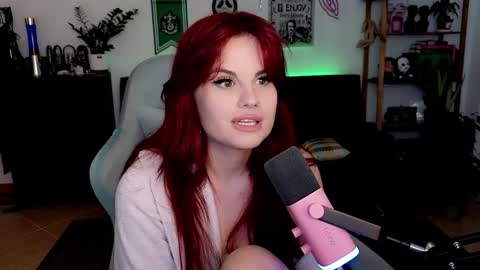 dellacrush_ online show from February 2026 06:39:01 PM