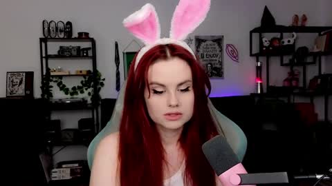 dellacrush_ online show from April 2026 05:54:01 PM